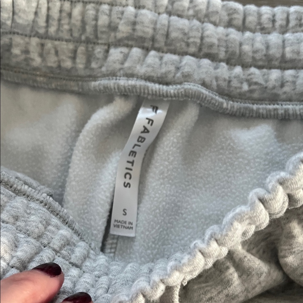 Fabletics Women's Jogger Pants Gray Sweatpant size Small - Picture 2 of 4
